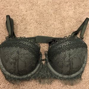 Victoria’s Secret very sexy balconet bra